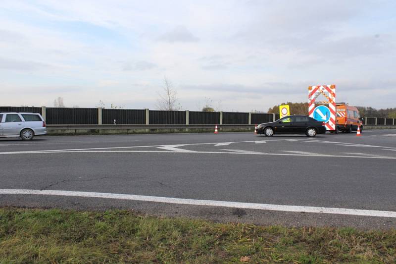 U Nové Vsi havaroval autobus s dětmi a nákladní auto.