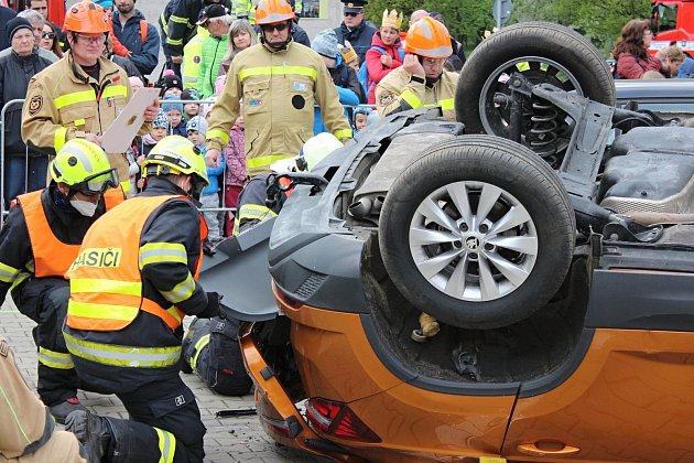 Mělničtí hasiči vyhráli krajskou soutěž ve vyprošťování lidí z havarovaných aut