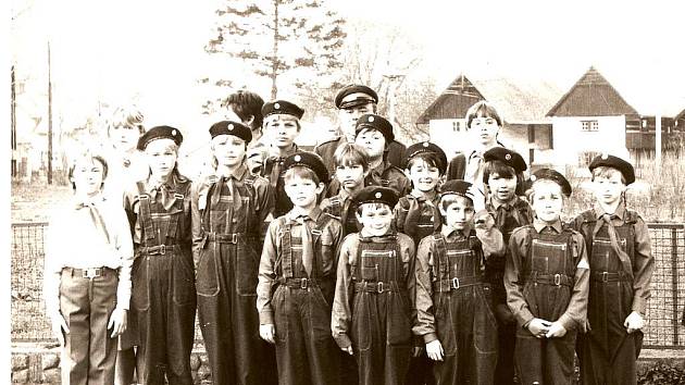 Družstvo mladých hasičů z Chorušic z osmdesátých let