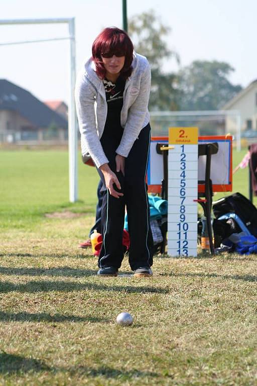 Fotografie z turnaje ve hře petanque v Tišicích.