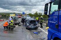 Na mostě v Mělníku došlo k hromadné dopravní nehodě.