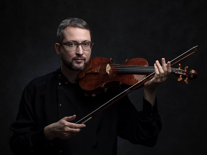 Známý houslový virtuos Alexander Shonert.