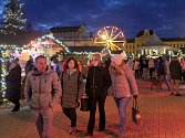 Místo zrušených Vánočních trhů spustilo město Mladá Boleslav v pondělí 27. prosince ve čtyři odpoledne Novoroční trhy. Park Výstaviště zaplnily stovky lidí.
