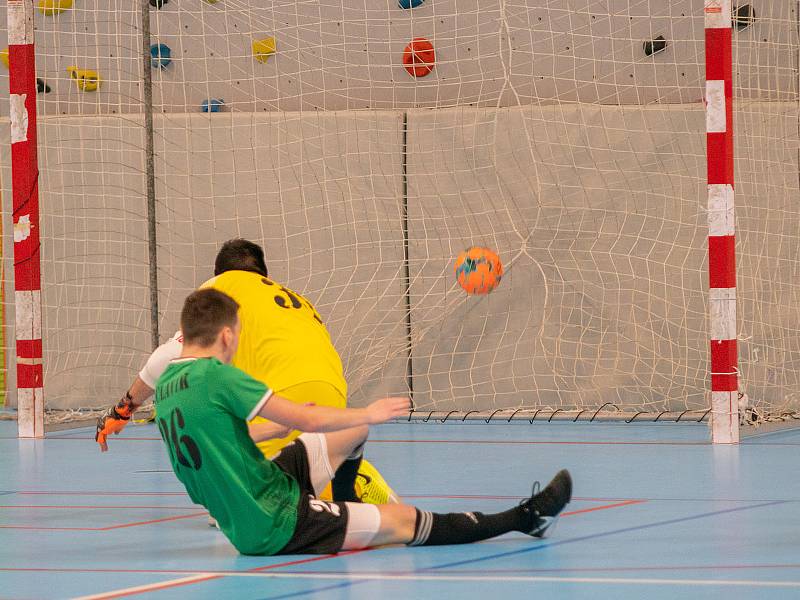 1. Futsal liga, 17. kolo: Olympik Mělník (bílé dresy) - Démoni Česká Lípa (3:2)