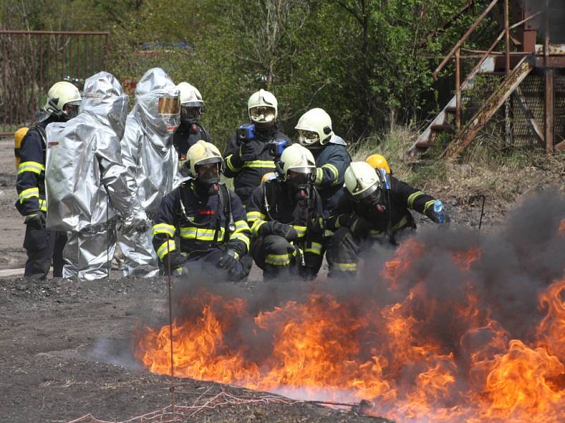 Hasičské cvičení na spolanském polygonu, jaro 2016.