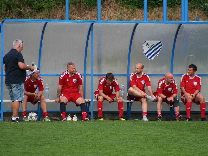 Fotbalisté TJ Kly si v rámci oslav 60. výročí svého klubu zahráli proti internacionálům ČR.