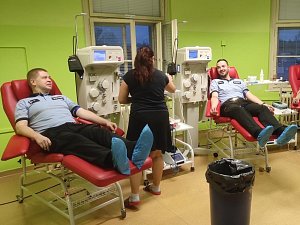Policisté z Mělníka darovali krev. Foto: PČR.