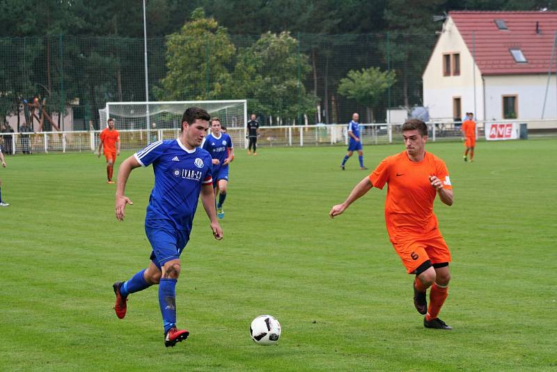 Nelahozeves v derby porazila Vojkovice, tři body Dynamu vystřelil Kobera.