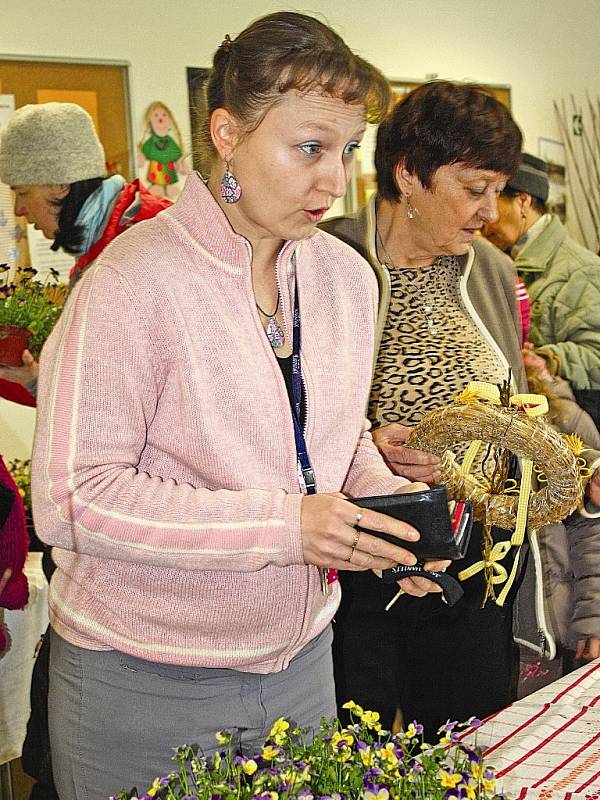 Dospělí návštěvníci výstavy preferovali nákup živých květin před dekoracemi.