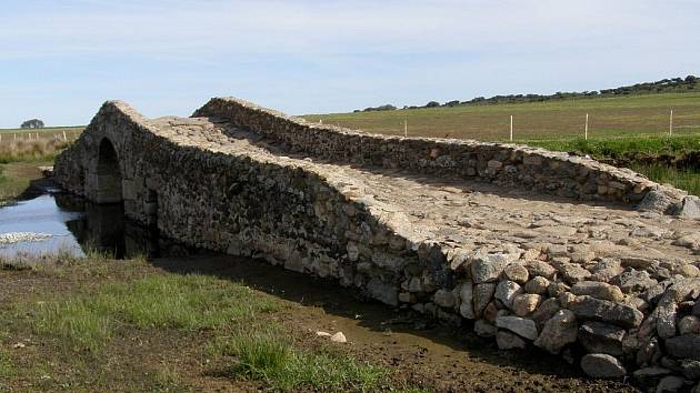 Obloukové kamenné mosty z římských dob,  skvosty, které jsou navíc  naprosto funkční