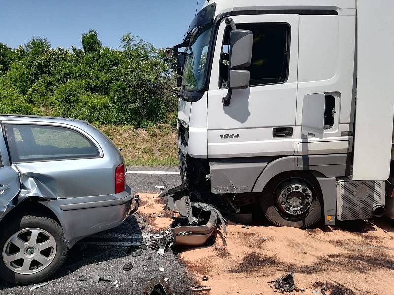 Tragická dopravní nehoda u Nové Vsi na Mělnicku.