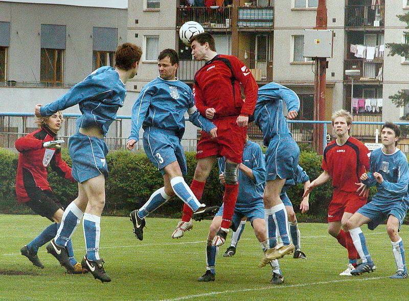 Z utkání dorostenecké divize Neratovice (v červeném) – Rakovník (3:1).