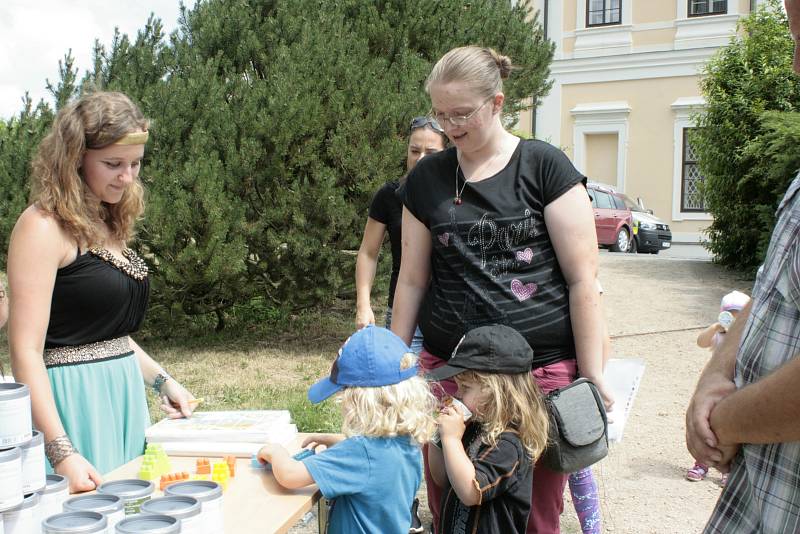 Nedělní návštěvníci zámecké zahrady Liblice absolvovali Cestu kolem světa.