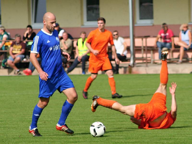 Nelahozeves v derby porazila Vojkovice, tři body Dynamu vystřelil Kobera.
