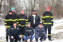 Řepínští hasiči hasí požáry, likvidují následky živelných pohrom a v zimě také vytvářejí umělé kluziště
