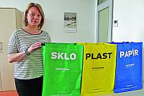 Podle úřednice Heleny Traxlové má město pro občany pět set padesát tašek na separační odpad.