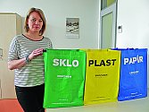 Podle úřednice Heleny Traxlové má město pro občany pět set padesát tašek na separační odpad.