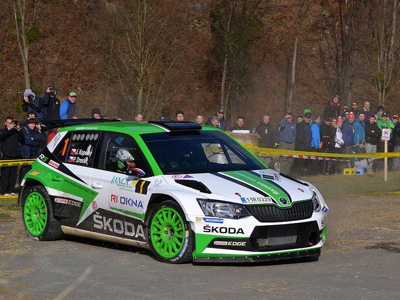 Úřadující domácí šampion Jan Kopecký ovládl stylem start - cíl úvodní podnik TrueCam MČR v Rally - 36.Janča Valašská Rally Valmez 2017. Druhého v cíli Václava Pecha porazil o více než minutu.