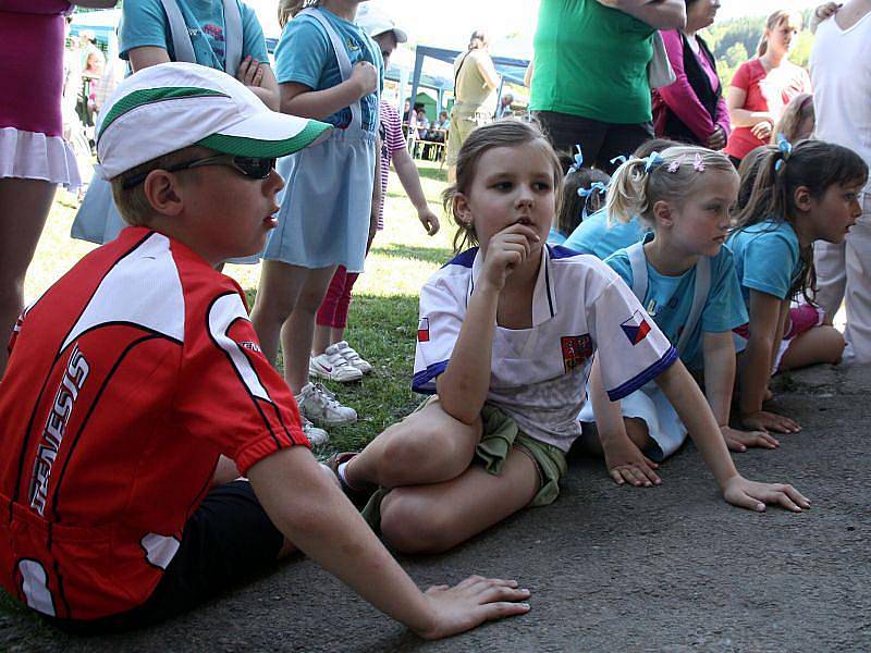 Slavnostní otevření sportovní haly v Janové.