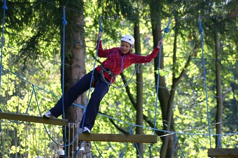 Lanový park u hotelu Horal.