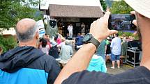 Téměř tři stovky věrných návštěvníků přijely 27. července 2019 i přes uplakané počasí na Pulčín na 24. Amfolkfest.