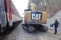 U Vsetína se v pondělí 18. dubna 2022 srazil rychlík Valašský expres s bagrem pracujícím na úpravě okolí železniční trati. Záchranáři evakuovali přes 140 cestujících. Nikdo se nezranil.