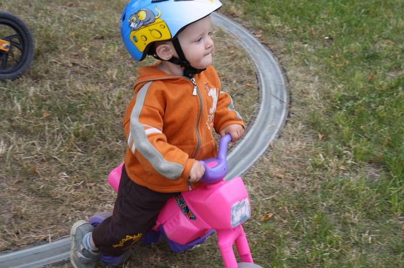 Deset nových vítězů a držitelů žlutého trikotu Tour de Kids bylo dekorováno v neděli ve Vsetíně. 