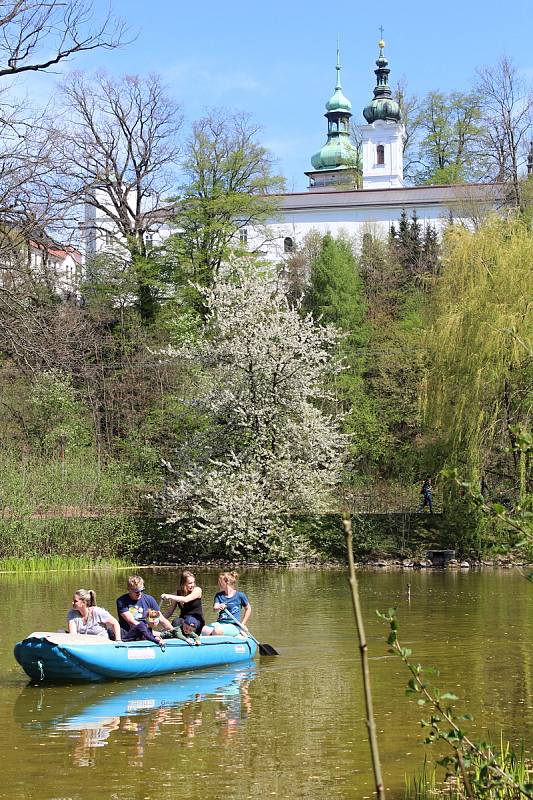 Děti všech věkových kategorií se 25. dubna 2019 bavily na 29. ročníku Dne Země v režii Alceda Vsetín