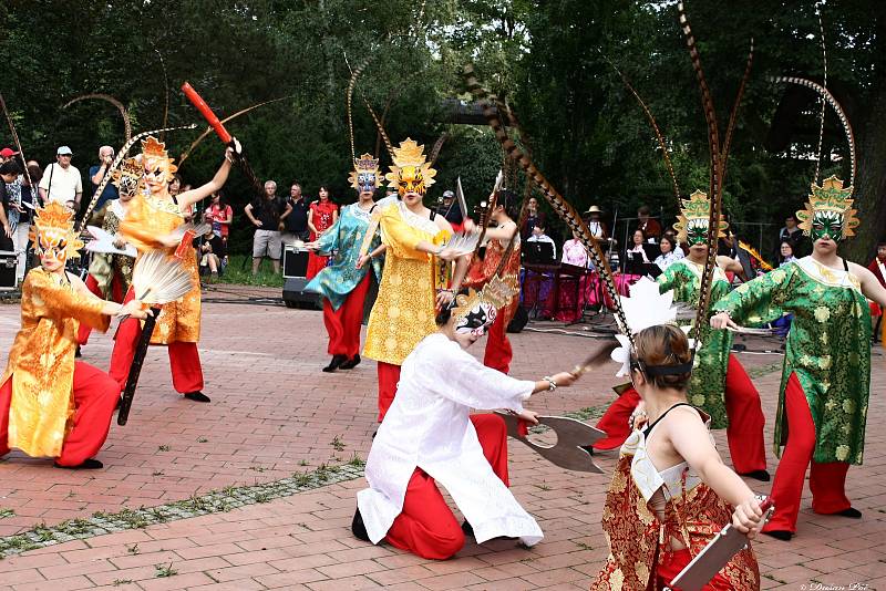 Soubory z Taiwanu, Francie a Kostariky, které se účastní 50. MFF Liptálské slavnosti, se ve čtvrtek 22. srpna 2019 představily divákům v Panské zahradě ve Vsetíně.