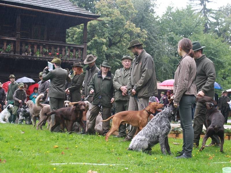 V rožnovském skanzenu oslavovali myslivci devadesáté výročí svého založení 