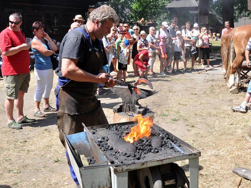 Dny řemesel a setkání kovářů ve Valašském muzeu v přírodě v Rožnově pod Radhoštěm, sobota 1. srpna 2015