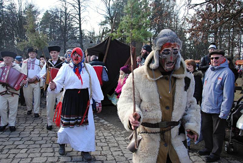 Masopustní veselí ve Valašském muzeu v přírodě v Rožnově pod Radhoštěm s tradičními obchůzkami masopustních masek zpestřené už tradičně soutěžemi o nejlepší valašskou tlačenku a klobásu.