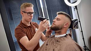 Zakladatel barber shopů na Valašsku: Lidé jsou natěšení a zarostlí, už se  těšíme - Zlínský deník