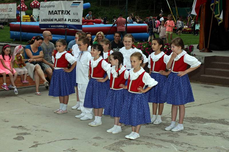 Stoleté výročí TJ Sokol Bystřička oslavili 8. června 2019 na hřišti U Lukášů. V programu vystoupily děti z Valašského kroužku-