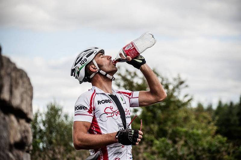 Svaťa Božák, rožnovský ultramaratonský cyklista, dokončil v noci na 31. září 2018 jako první Čech v historii další z náročných závodů. Race Around Ireland – Závod kolem Irska urazil za 4 dny, 10hodin a 36 minut a to na druhém místě v královské kategorii S