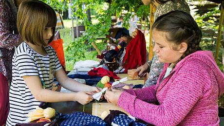 Díky pořadu nazvanému Slabikář řemesel poznají zejména mladší návštěvníci rožnovského skanzenu řadu mnohdy již pozapomenutých řemesel. Program se koná v sobotu 28. května 2022