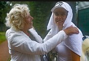 Úspěšná tenistka z Valašska Linda Nosková nyní v Austrálii ohromuje svět. Palce ji drží i doma - rodiče Ivana a Drahoš.