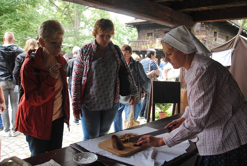 Pekaři ze všech koutů se v sobotu 13. července 2019 sjeli do rožnovského skanzenu na 26. ročník Pekařské soboty.