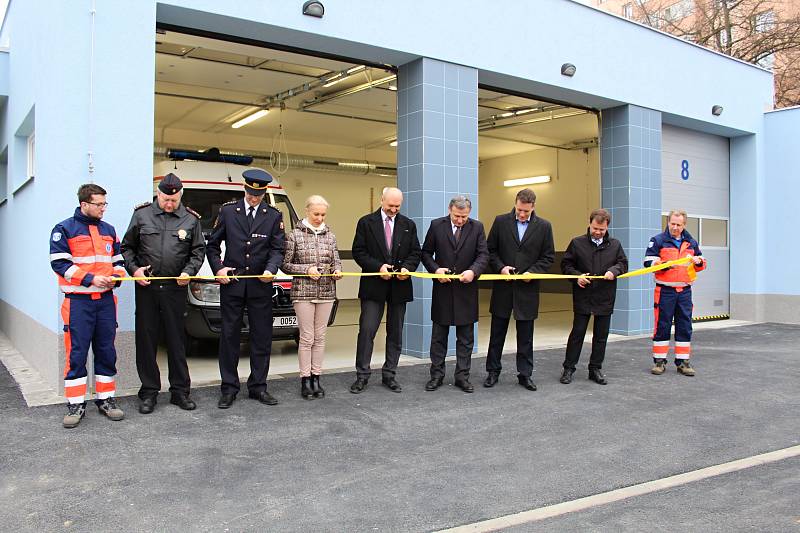 Slavnostní otevření nových garáží na základně Zdravotnické záchranné služby ve Valašském Meziříčí.