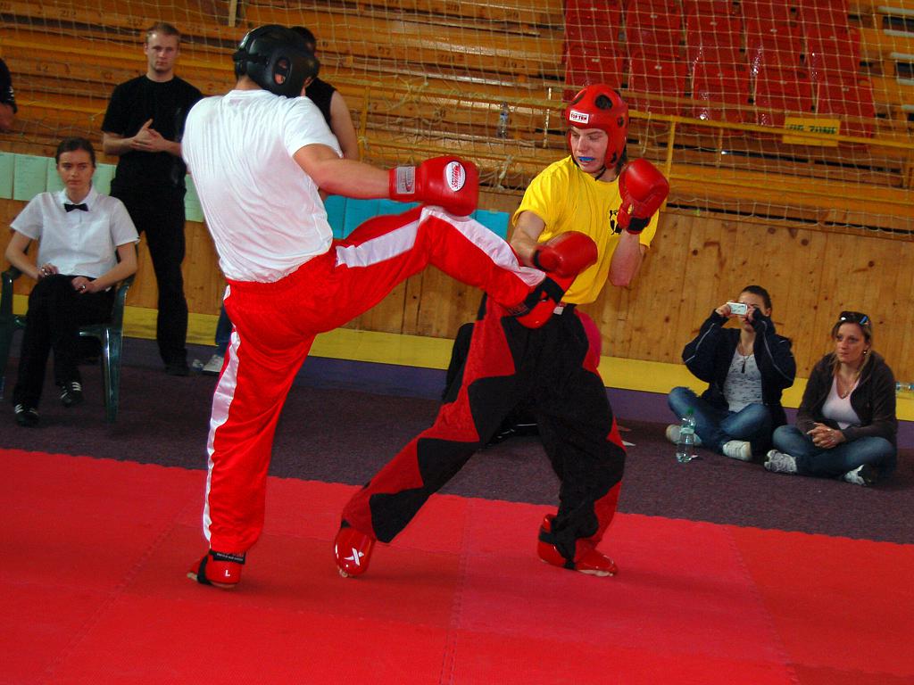 Vyznavači kickboxu bojovali v Zubří o tituly - Valašský deník