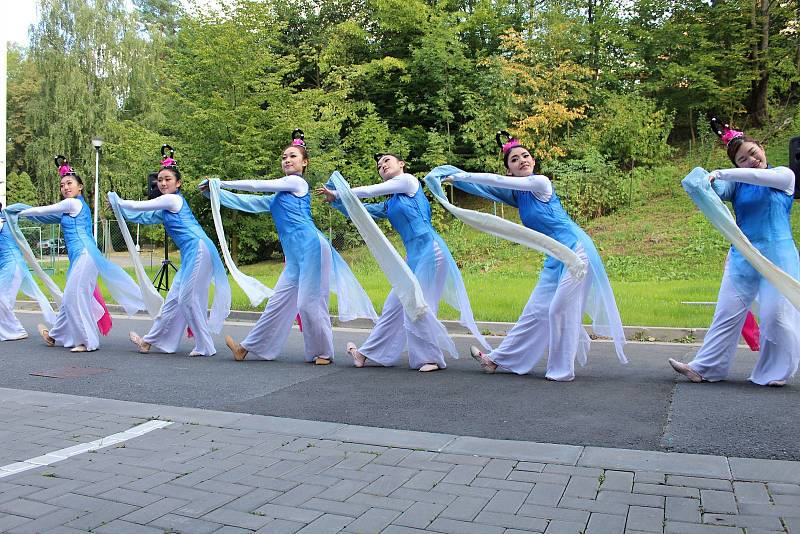 49. Liptálské slavnosti. Tanečníci z čínského souboru Regina Dance Group