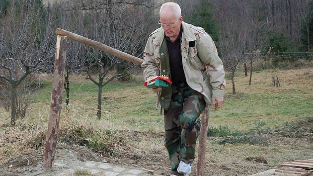 Dánský buddhistický lama Ole Nydahl přijel do Hošťálkové posvětit meditační centrum