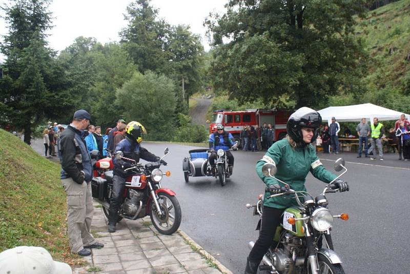 Veteráni se sjeli do Valašské Bystřice na tradiční závod do kopca Radegast-33. 