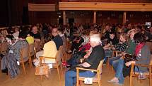 Deset let působí na valašské hudební scéně kapela Dareband ze Vsetína. Kulaté jubileum muzikanti oslavili v pátek večer (15. 5.) výročním koncertem před zaplněným velkým sálem Domu kultury ve Vsetíně.