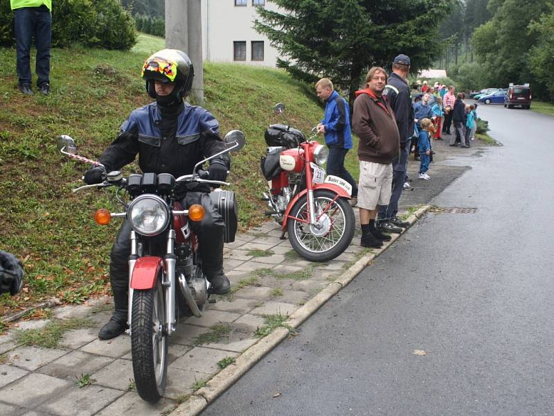 Veteráni se sjeli do Valašské Bystřice na tradiční závod do kopca Radegast-33. 