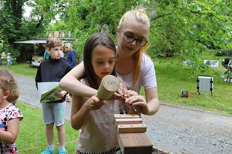 Program Lovu zdar! věnovaný myslivosti přilákal v sobotu 8. června 2019 k zámku Lešná u Valašského Meziříčí na pět stovek návštěvníků.