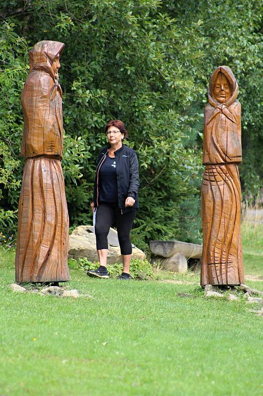 Velké Karlovice se těší velké oblibě turistů. Výjimkou nebyl ani poslední prázdninový týden roku 2020. Zvonice Soláň leží poblíž hranic katastru Karlovic a je důležitou křižovatkou turistiky i místem kulturního dění.