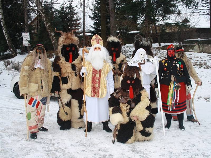 V Horní Lidči se pochlubili novými maskami.