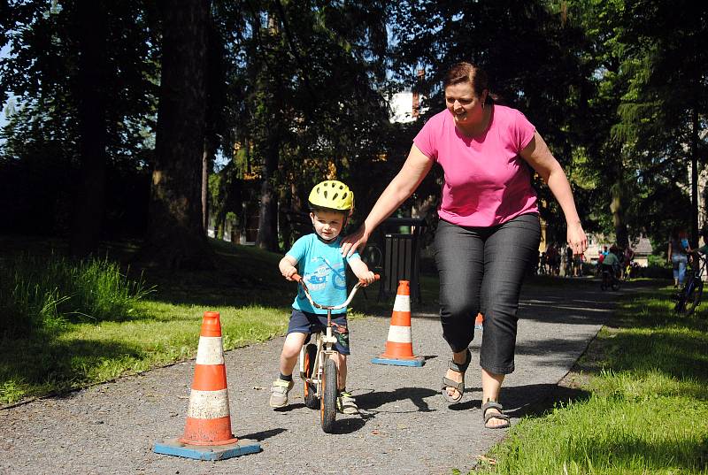 Malí cyklisté předvedli v sobotu 8. června 2019 svou zručnost a rychlost v zámeckém parku v Brankách.