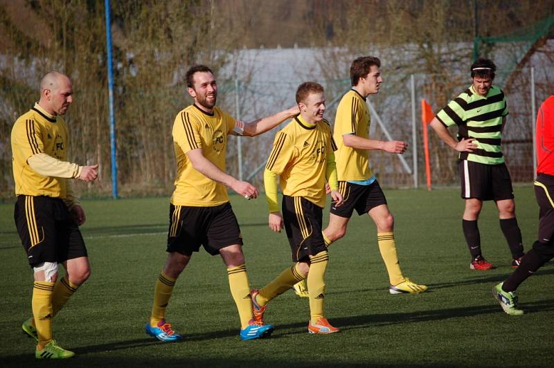 Fotbalisté Kelče B (pruhovaní Sršni) prohráli s VKK B 1:3. 